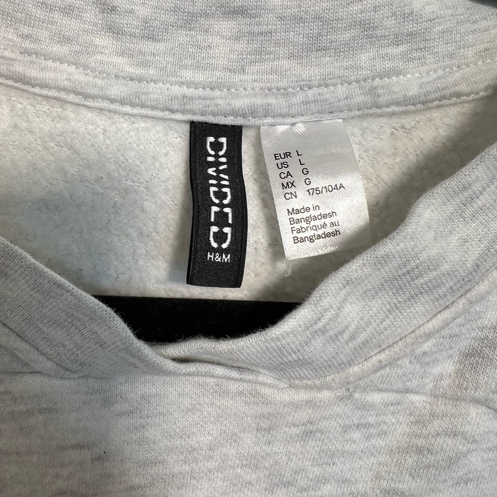 NWOT H&M Divided Cropped Sacramento Sweatshirt - Picture 3 of 5